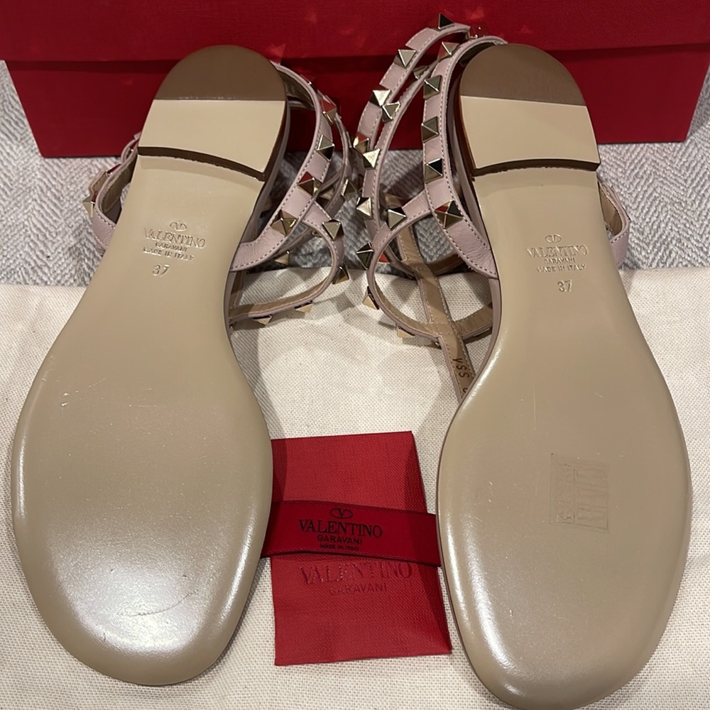 Valentino Garavani
Rockstud Ankle-Strap Leather Thong Sandals size 37 - Picture 6 of 10